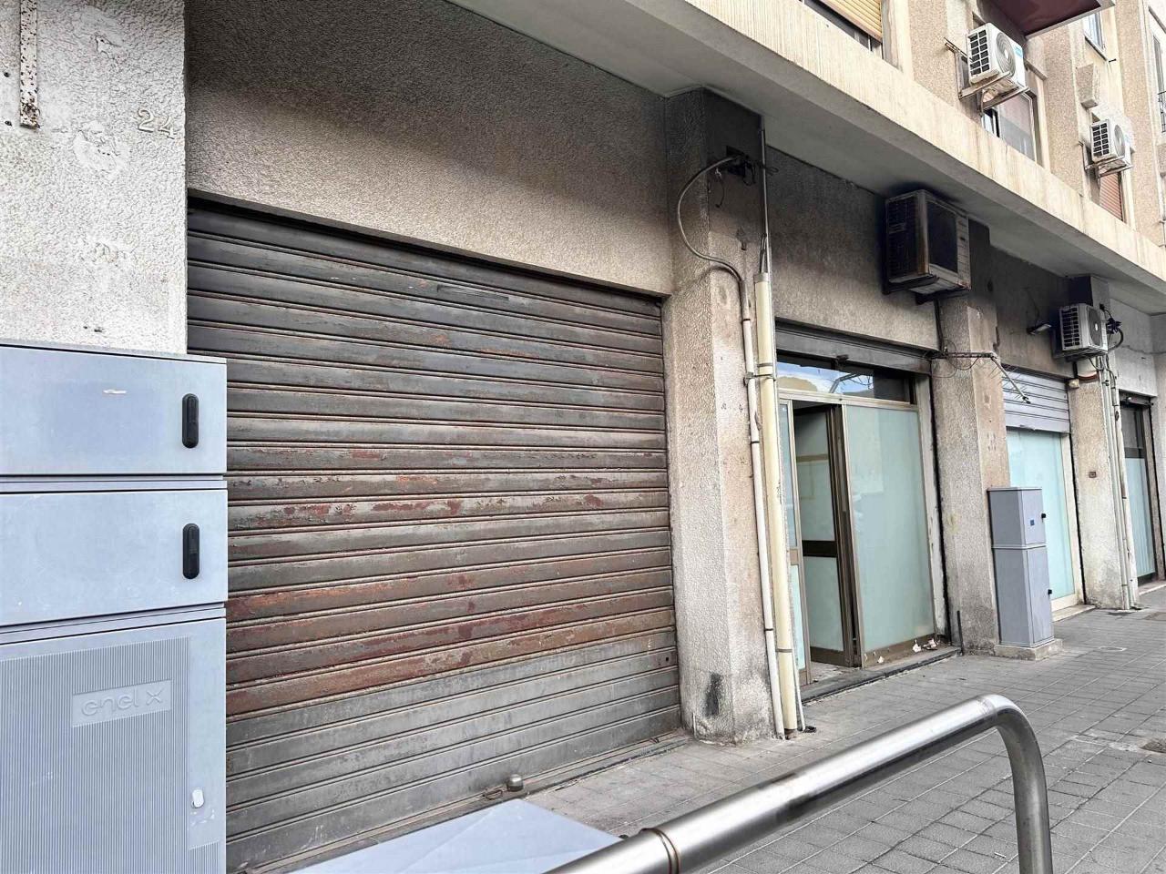 Negozio in Via Calabria, Messina, {3} - Foto 1