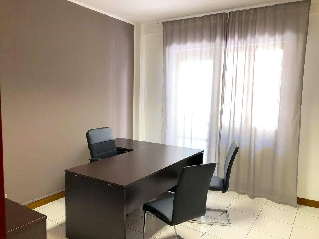 Ufficio in Via Campania, San Benedetto del Tronto, {3} - Foto 1