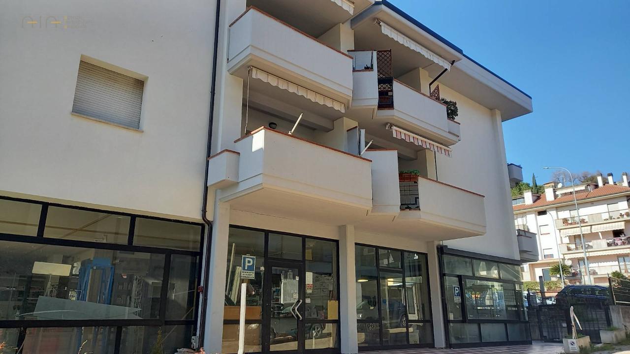 Negozio in Via C. Battisti 28, Castel Di Lama, {3} - Foto 2