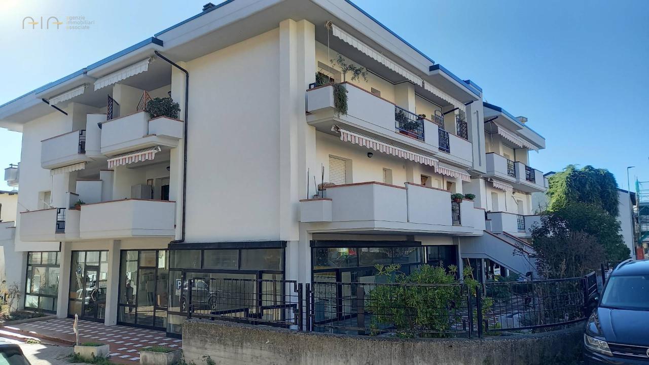 Negozio in Via C. Battisti 28, Castel Di Lama, {3} - Foto 1
