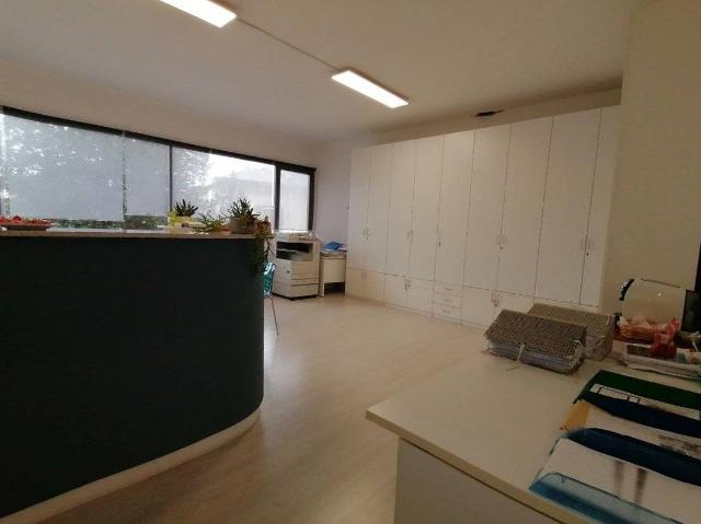 Shared office in {3}, Viale della Vittoria - Photo 1