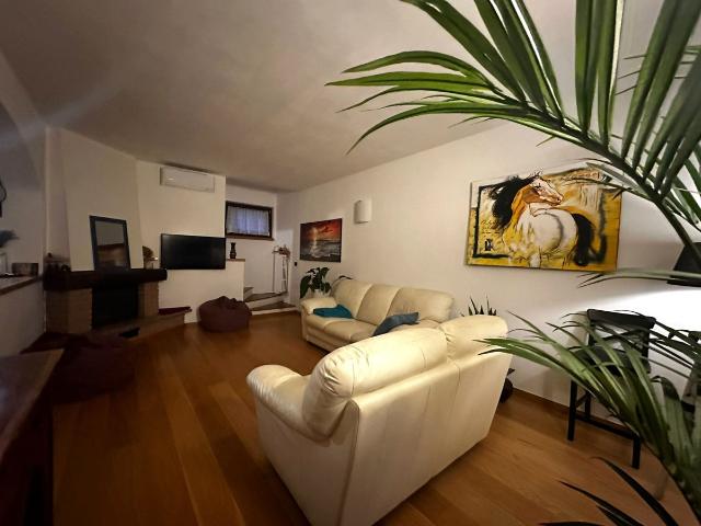 Villa in Via Carlo Porta  26, Erba - Foto 1