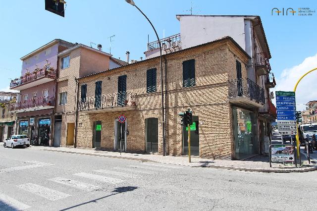 Negozio in Via Piave 4, San Benedetto del Tronto - Foto 1