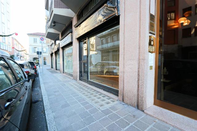 Shop in {3}, Via Manzoni 17 - Photo 1