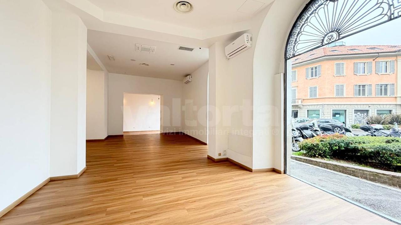 Negozio in Via Vittorio Emanuele 9, Monza, {3} - Foto 1