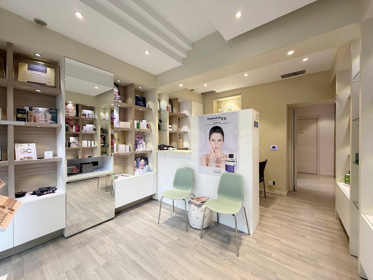 Negozio in Via Cavallotti 46, Monza, {3} - Foto 1