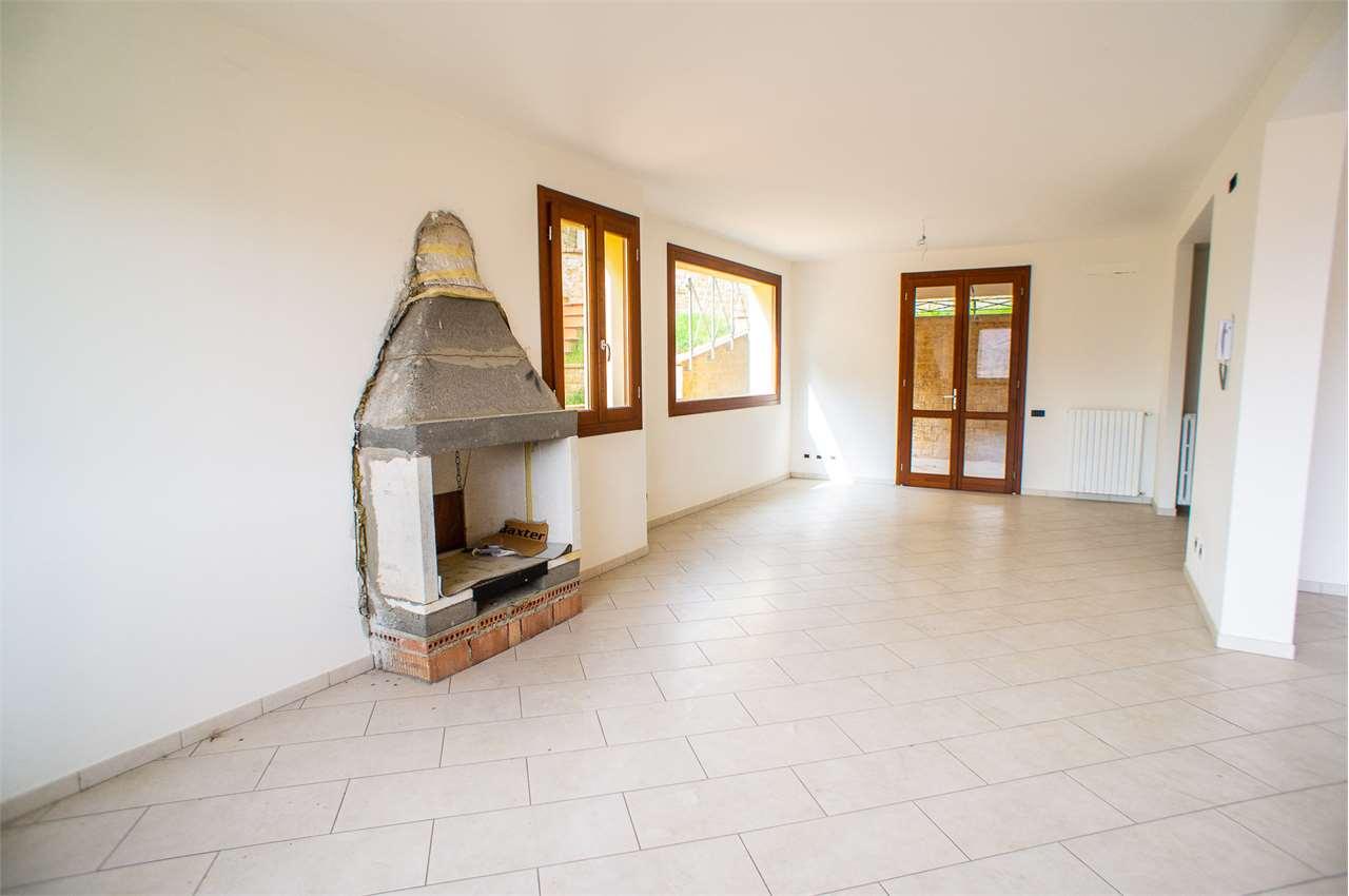 Villa bifamiliare in vendita a Montecatini Terme