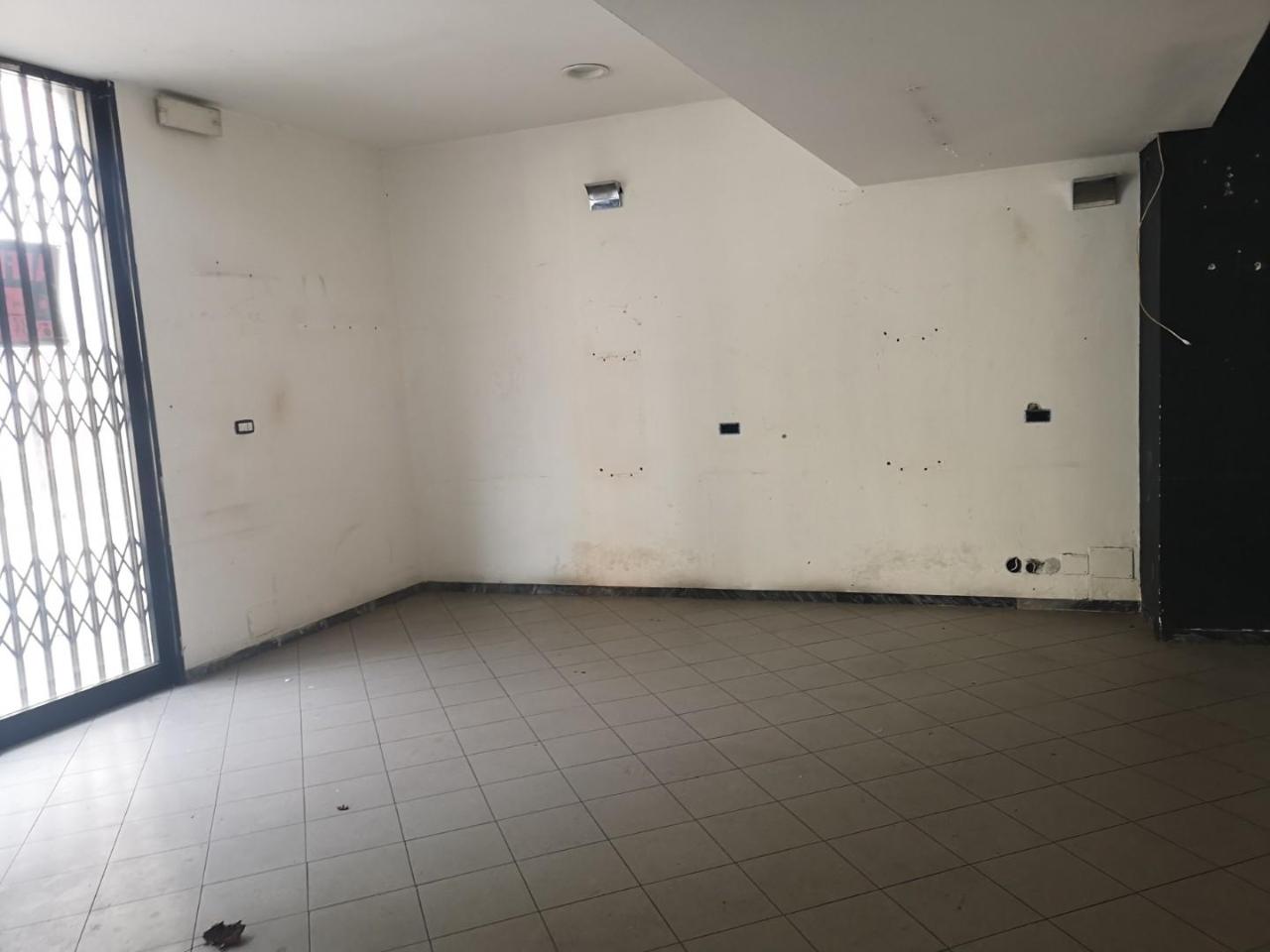 Esercizio commerciale in , Sarzana, {3} - Foto 2