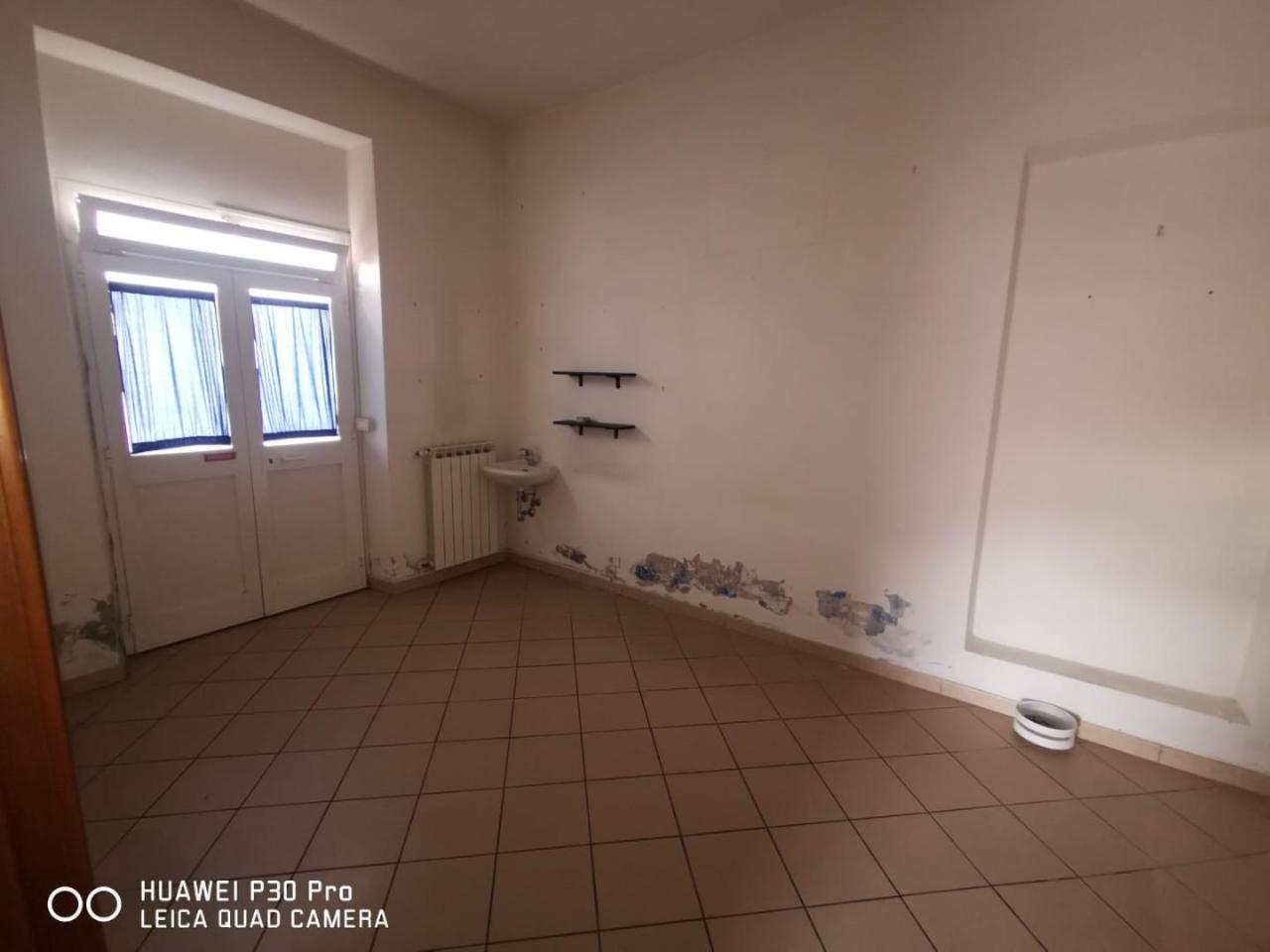 Esercizio commerciale in , Castelnuovo Magra, {3} - Foto 2