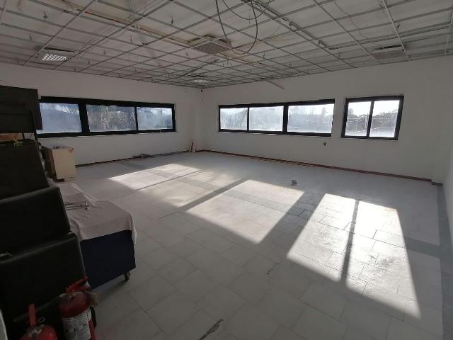 Business space, Carrara - Photo 1