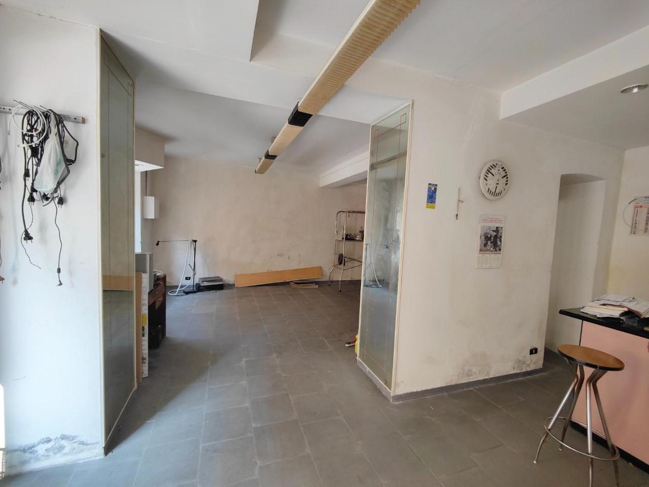 Locale commerciale in , Carrara, {3} - Foto 2