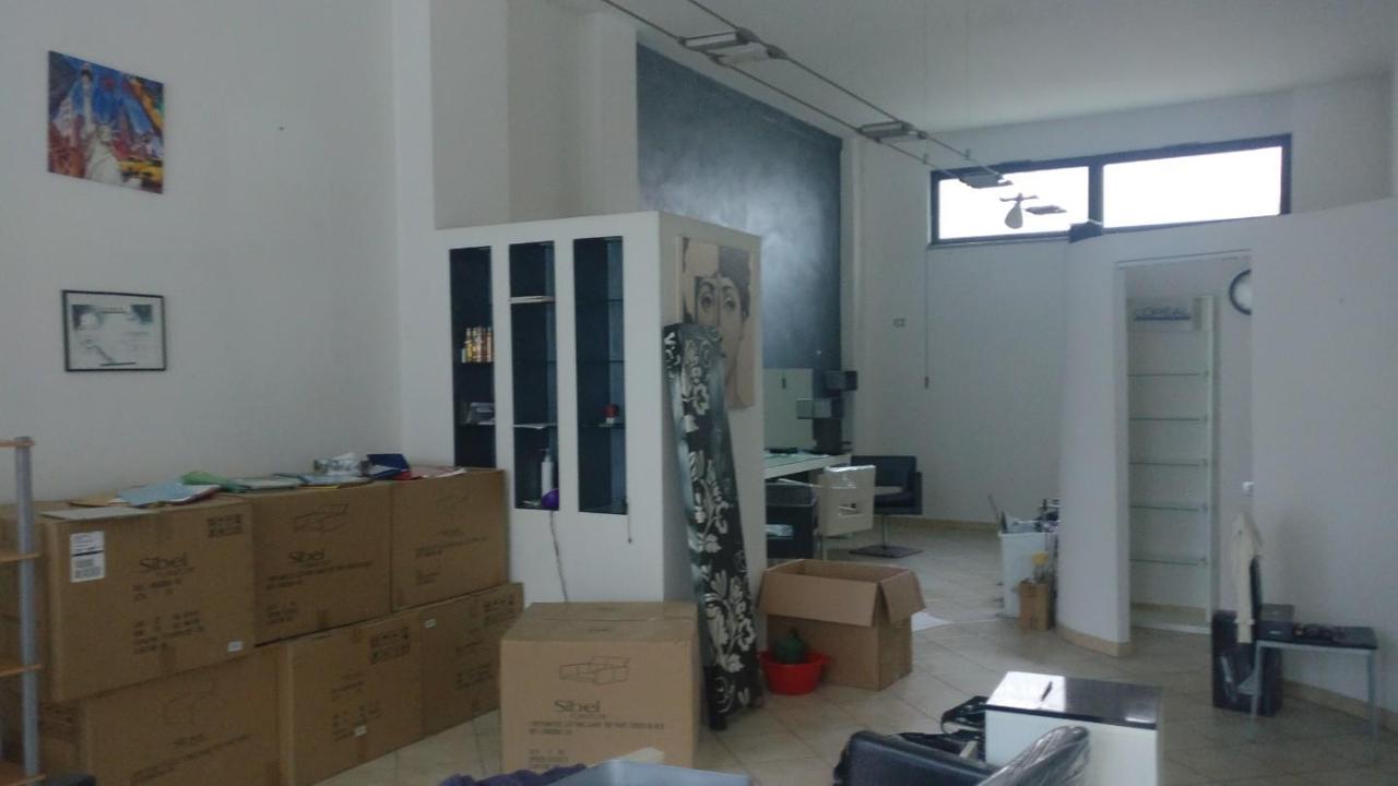 Locale commerciale in , Carrara, {3} - Foto 2