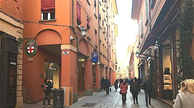 Shop in Giardino di Piazza Cavour, Bologna - Photo 1