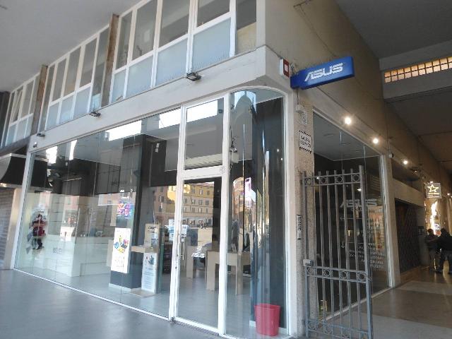 Shop in Piazza dell'Otto Agosto, Bologna - Photo 1