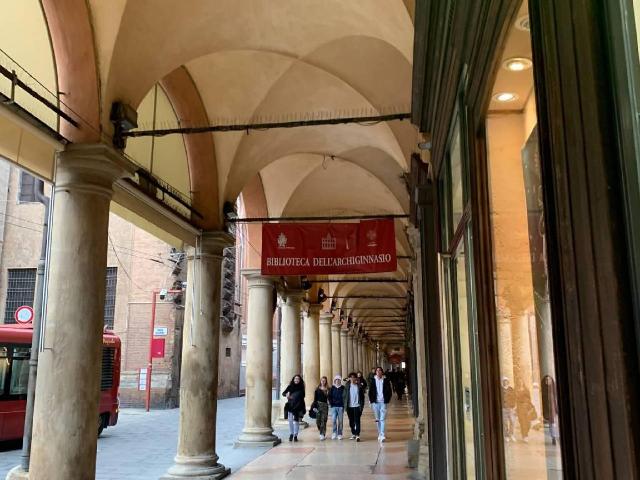 Negozio in {3}, Piazza Luigi Galvani - Foto 1