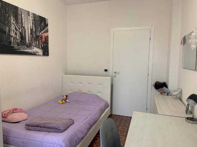 Room in {3}, Viale a. Gramsci - Photo 1