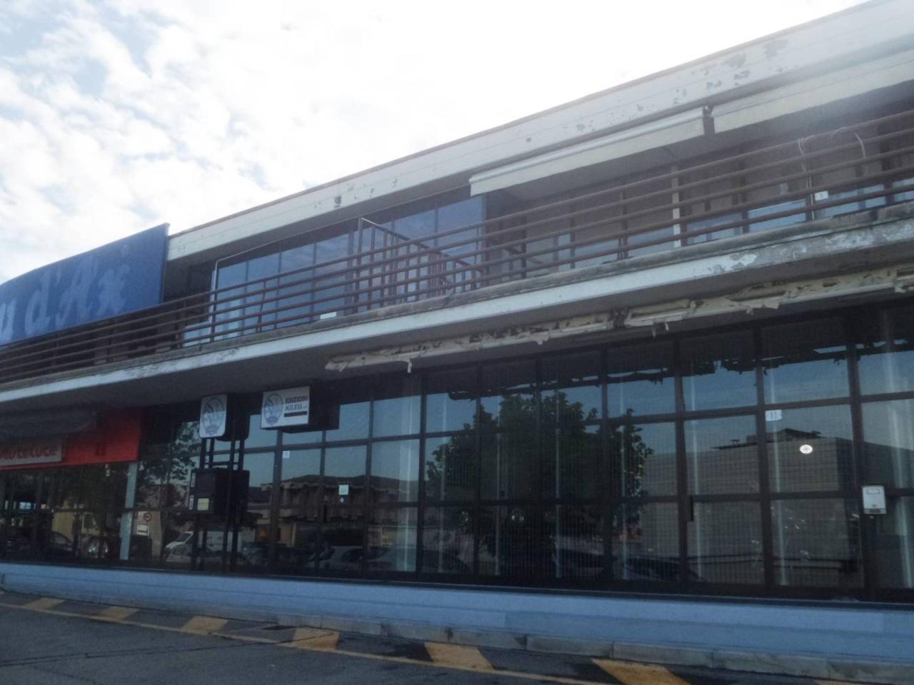Negozio in Via Gaio Sallustio Crispo 5, Modena, {3} - Foto 1