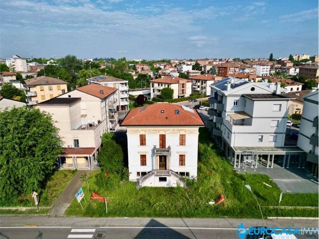 Villa in Via Roosevelt, 17, Carpi - Foto 1