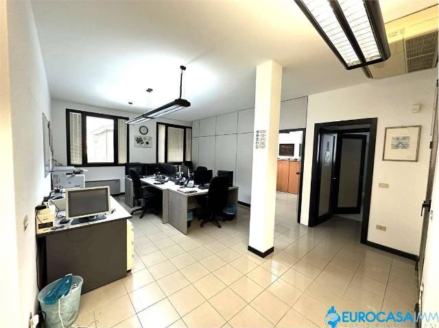 Shared office in {3}, Via Ugo da Carpi - Photo 1