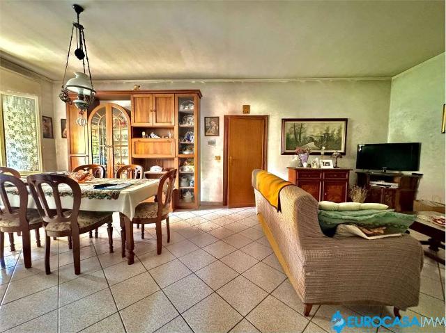 Detached house in Via Chiesa Sud, Novi di Modena - Photo 1