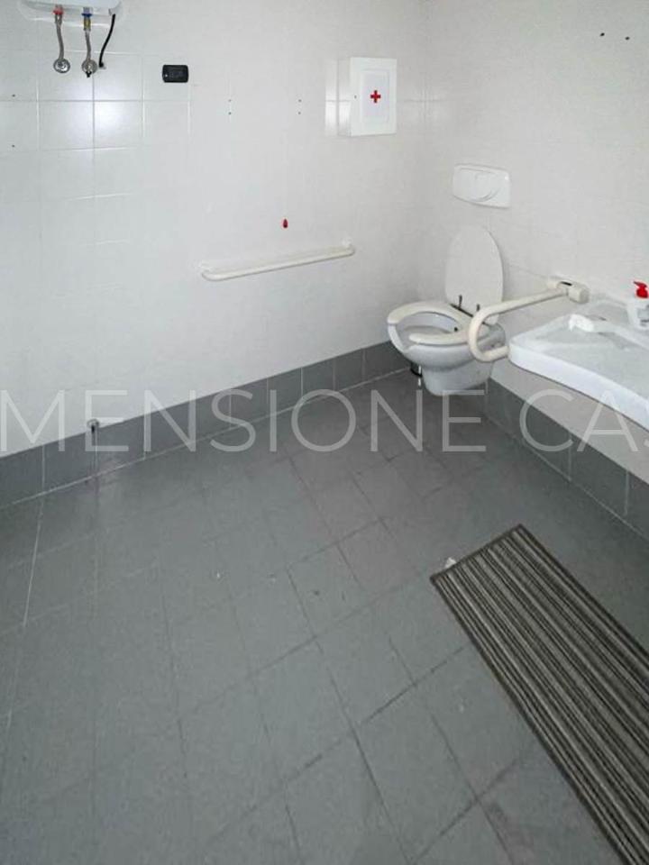 Negozio in Magazzeno, Carpi, Carpi, {3} - Foto 1
