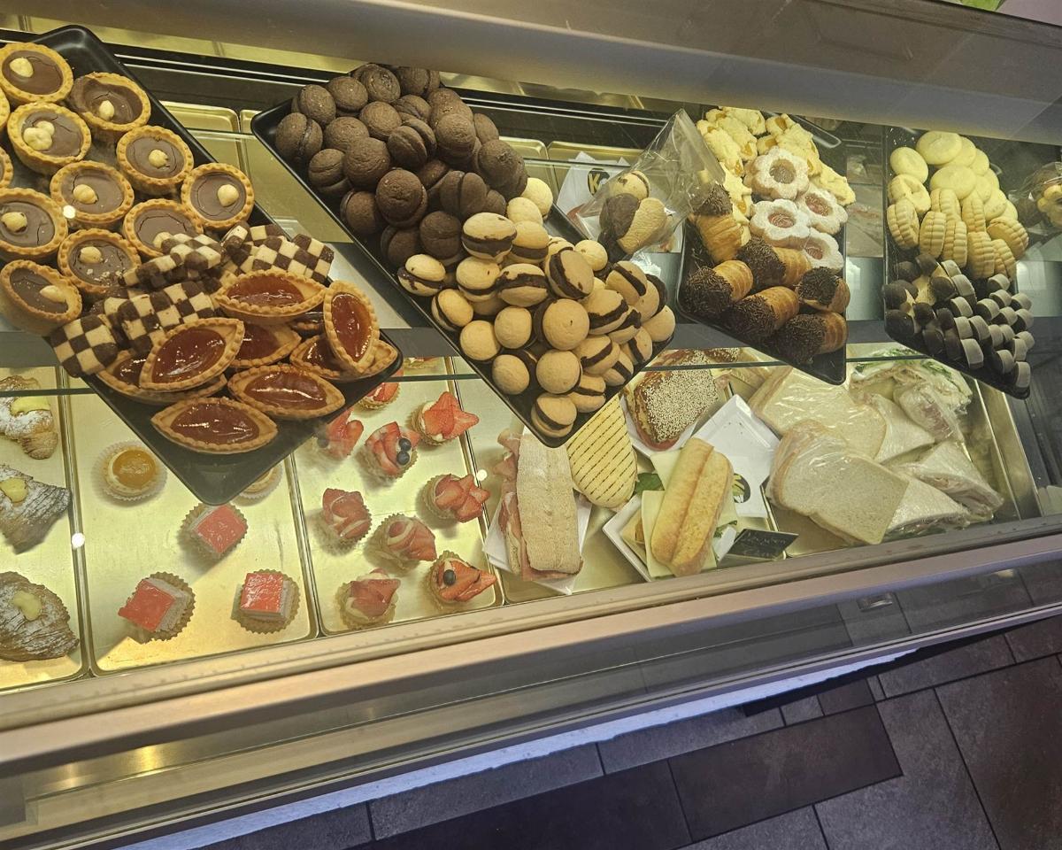 Pasticceria in Centro Storico, Carpi, Carpi, {3} - Foto 1
