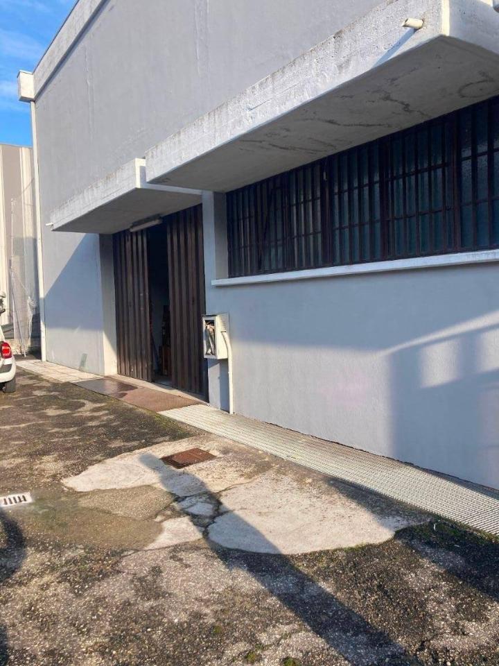 Magazzino in Via Friuli 3, Carpi, {3} - Foto 1