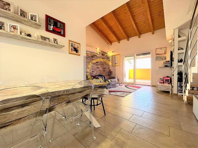 4-room flat in Via Novara, Veniano - Photo 1