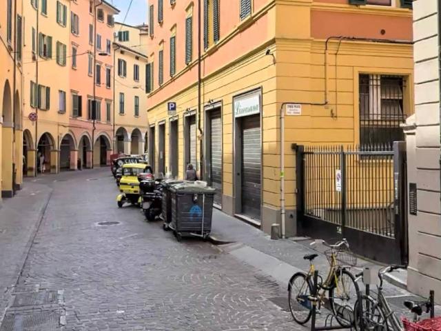 Autoparkplatz in Via Giuseppe Petroni, Bologna - Foto 1