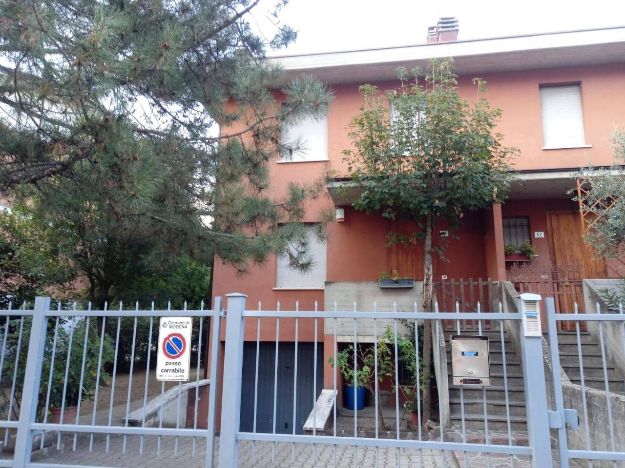 Stanza in villa in affitto a Modena