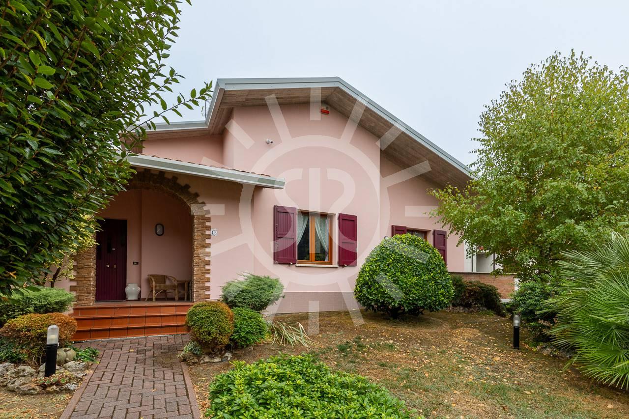 Villa unifamiliare in vendita a Imola
