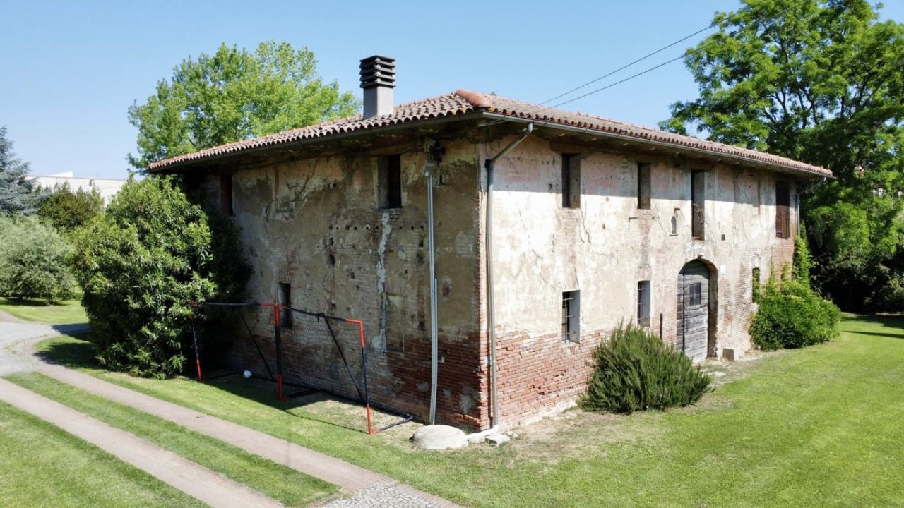 Casale in vendita a Imola