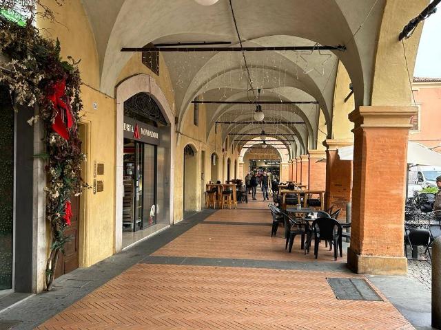 Geschäft in {3}, Piazza Giuseppe Garibaldi - Foto 1