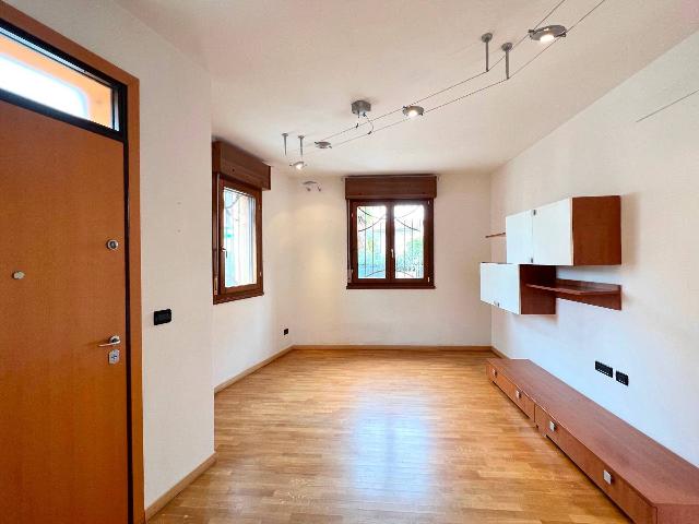 3-room flat in Via Crescenzi 1 10, Argenta - Photo 1