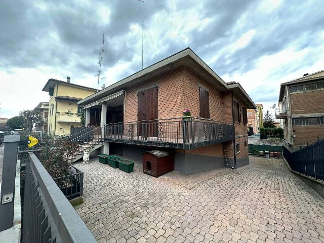 Villa in Viale San Giorgio 17, Sassuolo - Foto 1