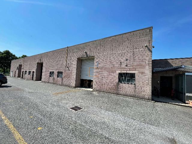 Industrial shed, Treviolo - Photo 1