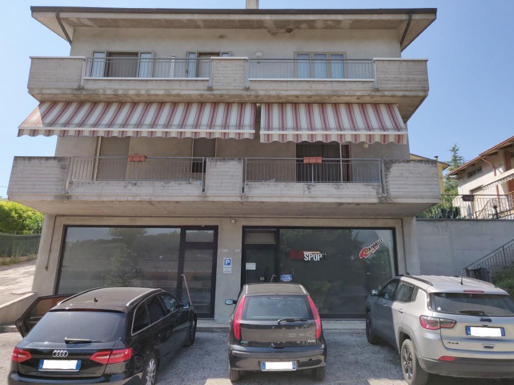 Negozio in , Petriano, {3} - Foto 1