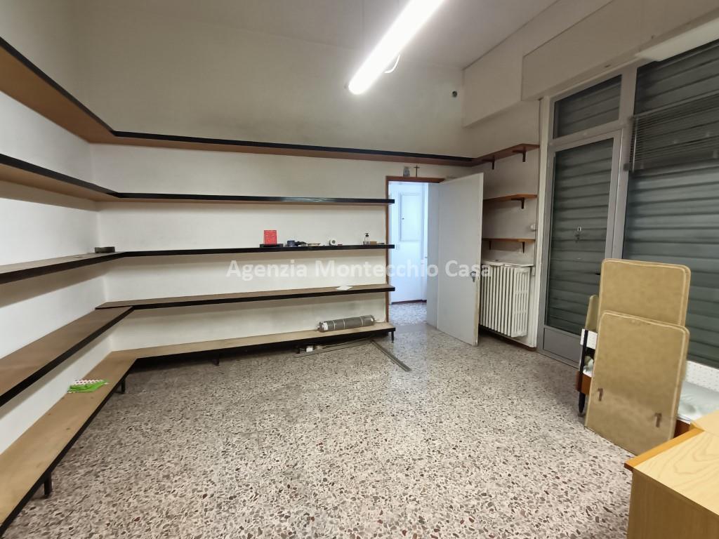 Negozio in Via Roma, Vallefoglia, {3} - Foto 1