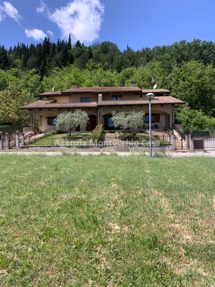 Villa bifamiliare in vendita a Montecalvo In Foglia