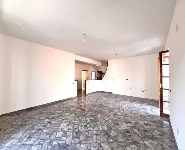 Vierzimmerwohnung in Appartamento Via Giacomo Leopardi 30, Fondi - Foto 1