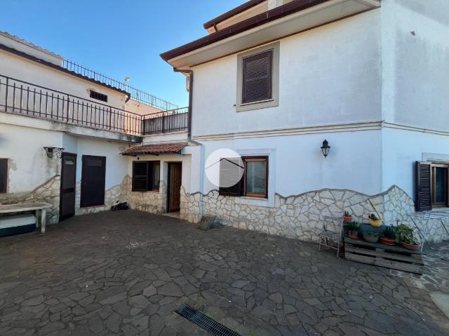 Vierzimmerwohnung in Via del Castagneto 28, Palestrina - Foto 1