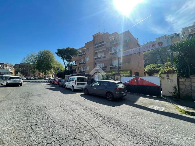 Geschäft in Via Val di Sangro 156, Roma - Foto 1