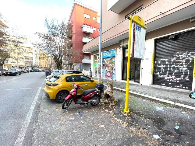 Shop in Viale Somalia, Roma - Photo 1