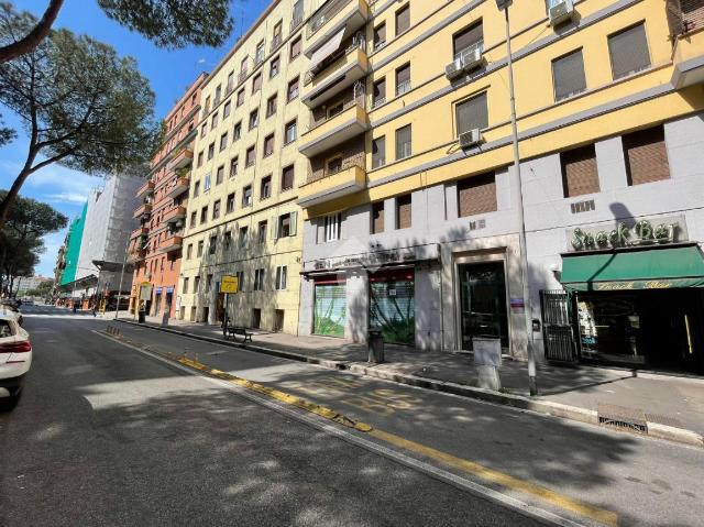 Shop in Viale Eritrea, Roma - Photo 1