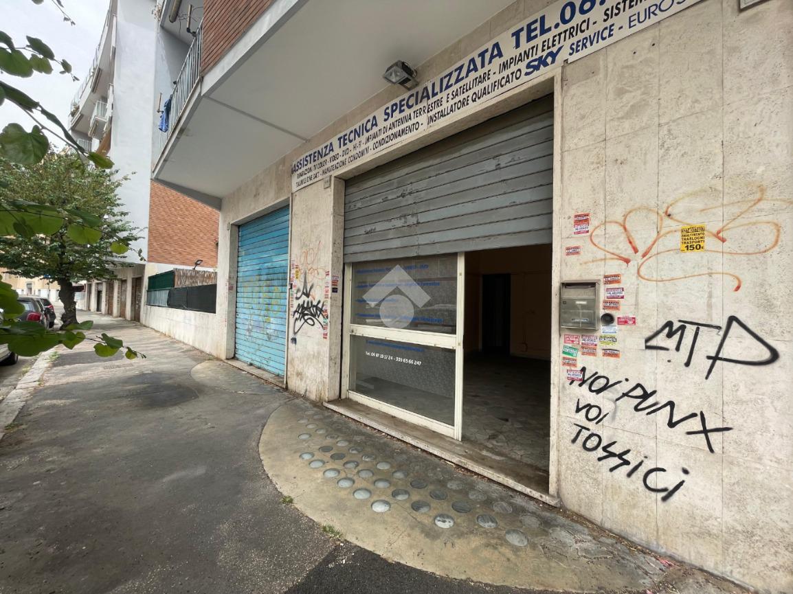 Negozio in Via Monte Senario 46, Roma, {3} - Foto 2