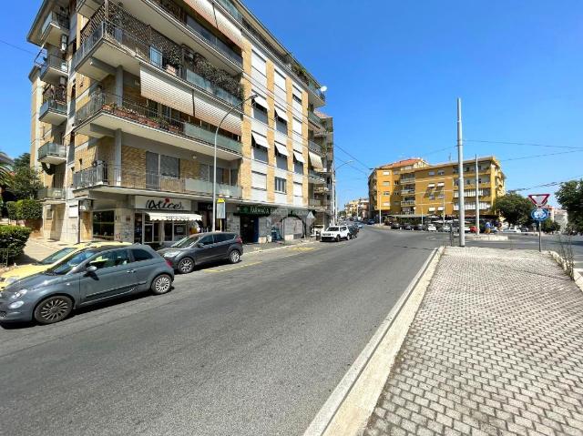 Shop in {3}, Piazza Monte Gennaro 17 - Photo 1