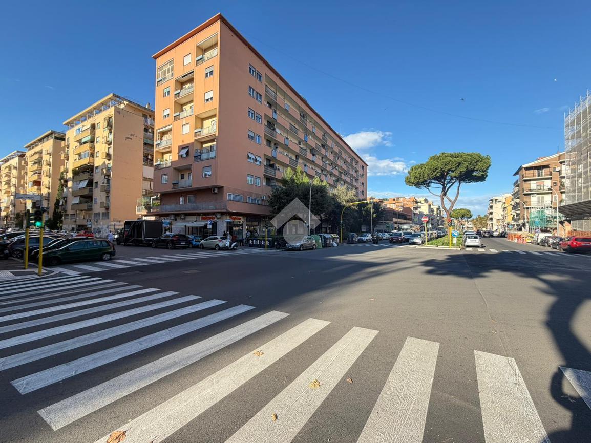 Negozio in Piazza Capri, Roma, {3} - Foto 1