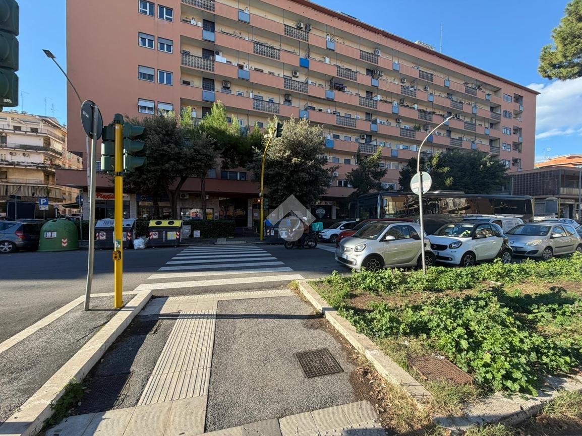 Negozio in Piazza Capri, Roma, {3} - Foto 2