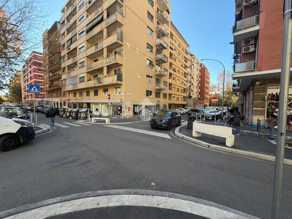 Negozio in Via Valsassina 16, Roma, {3} - Foto 1
