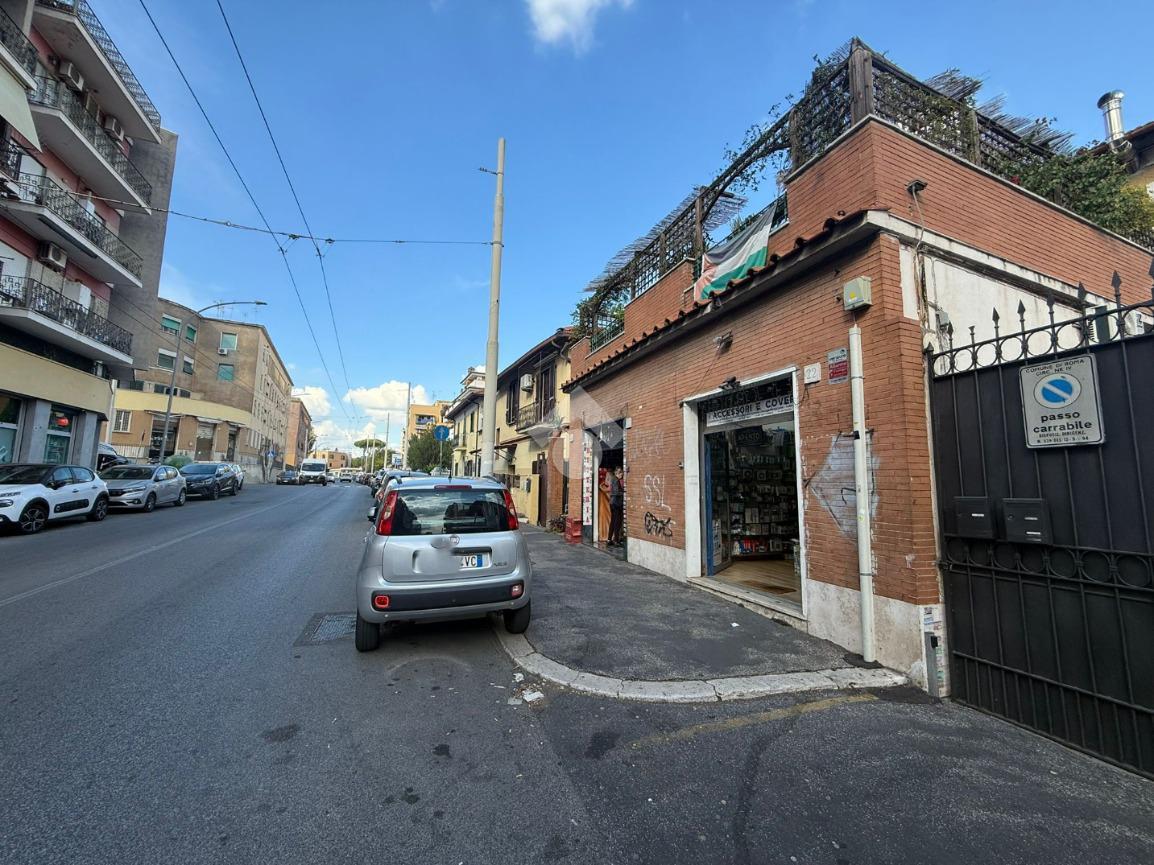 Negozio in Via delle Vigne Nuove 22, Roma, {3} - Foto 1
